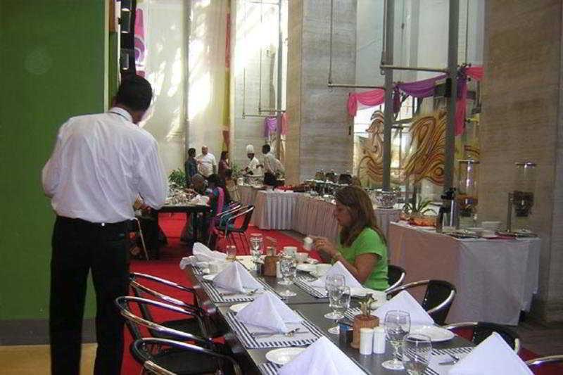 Vits Hotel プネ レストラン 写真
